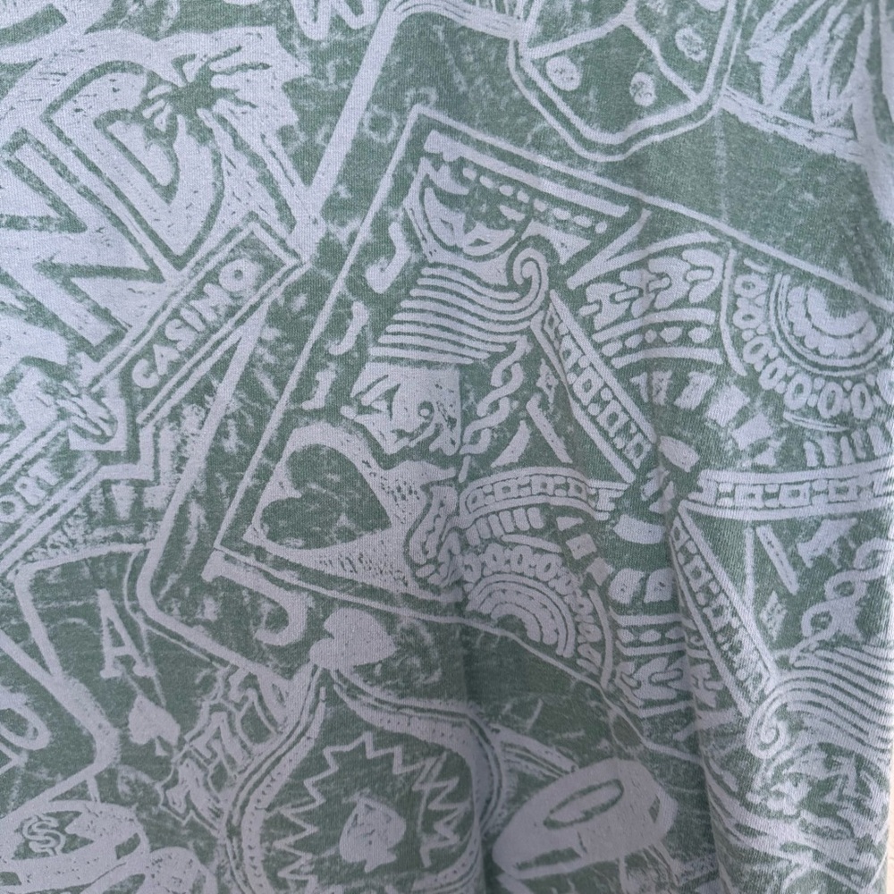 Vintage Chip In Island Resort Casino T-Shirt Gambling Poker Cards Slots AOP Tee - Picture 6 of 13